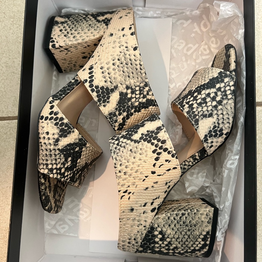 Elegant Snakeskin Pattern Block Heel Mules